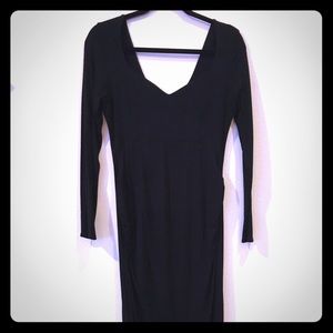Chic & sexy black body-con maternity dress