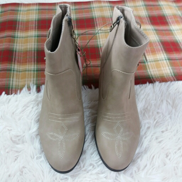 Sam and Libby fringe booties - Picture 3 of 4