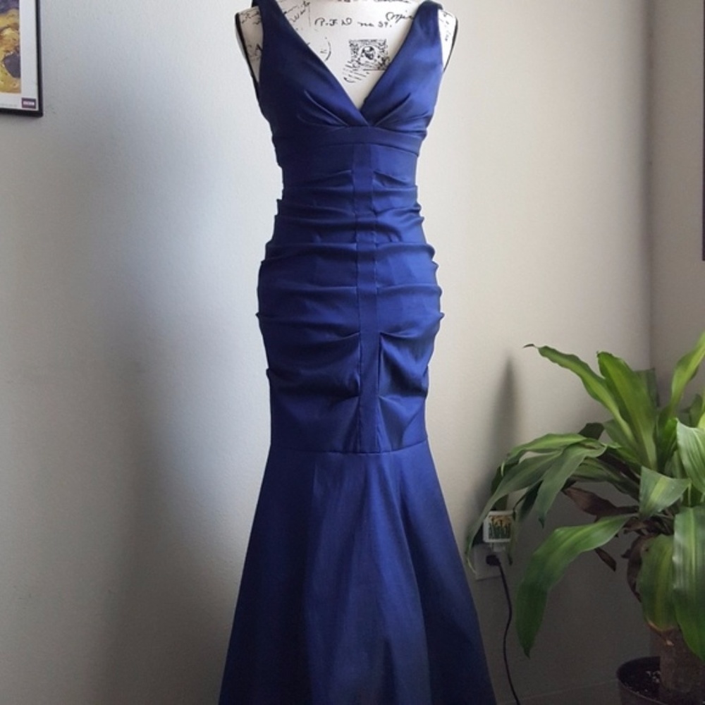 Beautiful Dark Blue Mermaid Cache Gown