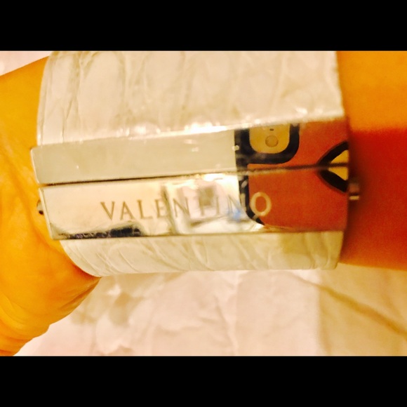 Authentic,VALENTINO pearl faceted watch. - Picture 3 of 8