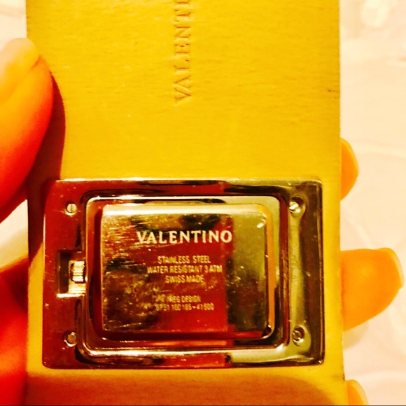 Authentic,VALENTINO pearl faceted watch. - Picture 8 of 8