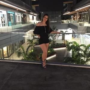 Meet your Posher, Beatriz