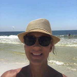 Meet your Posher, Carin