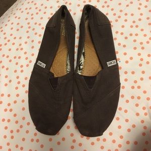 Very well loved TOMS brown