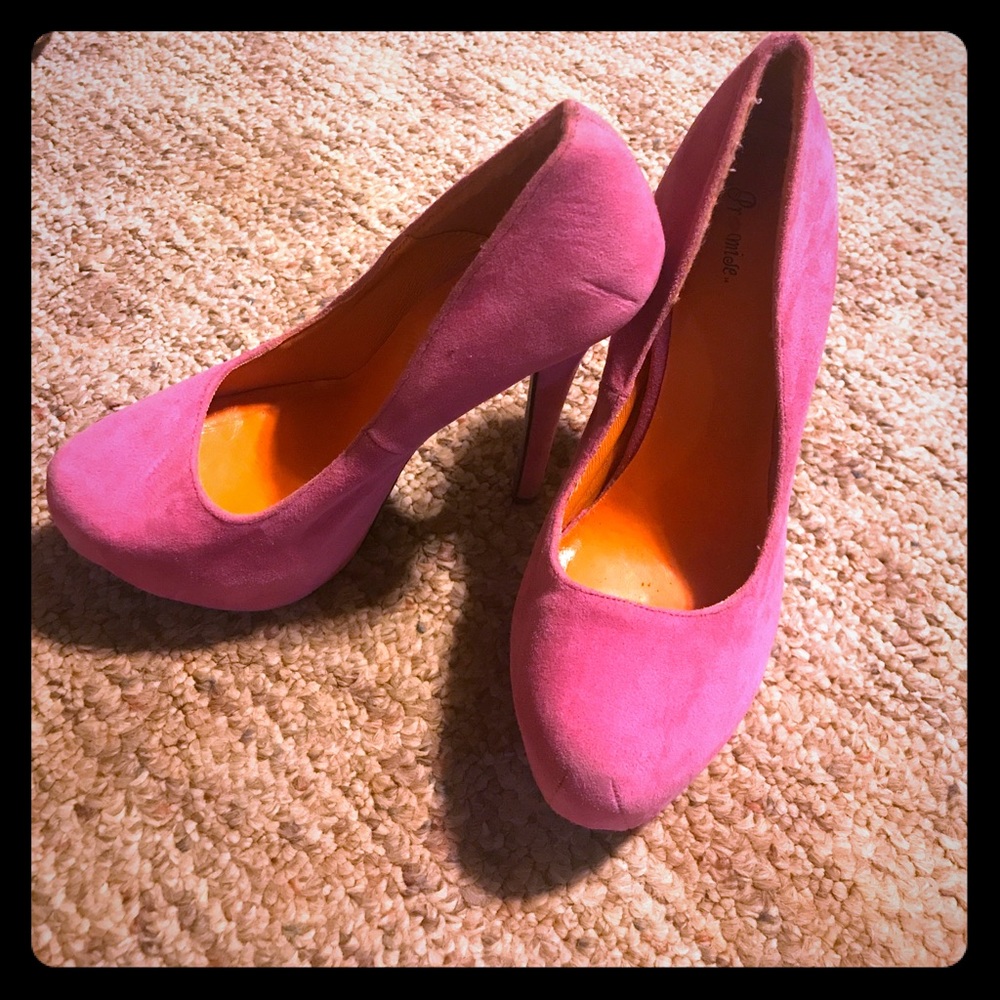 Adorable pink pumps