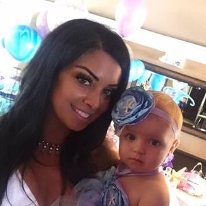 Meet your Posher, Laurie