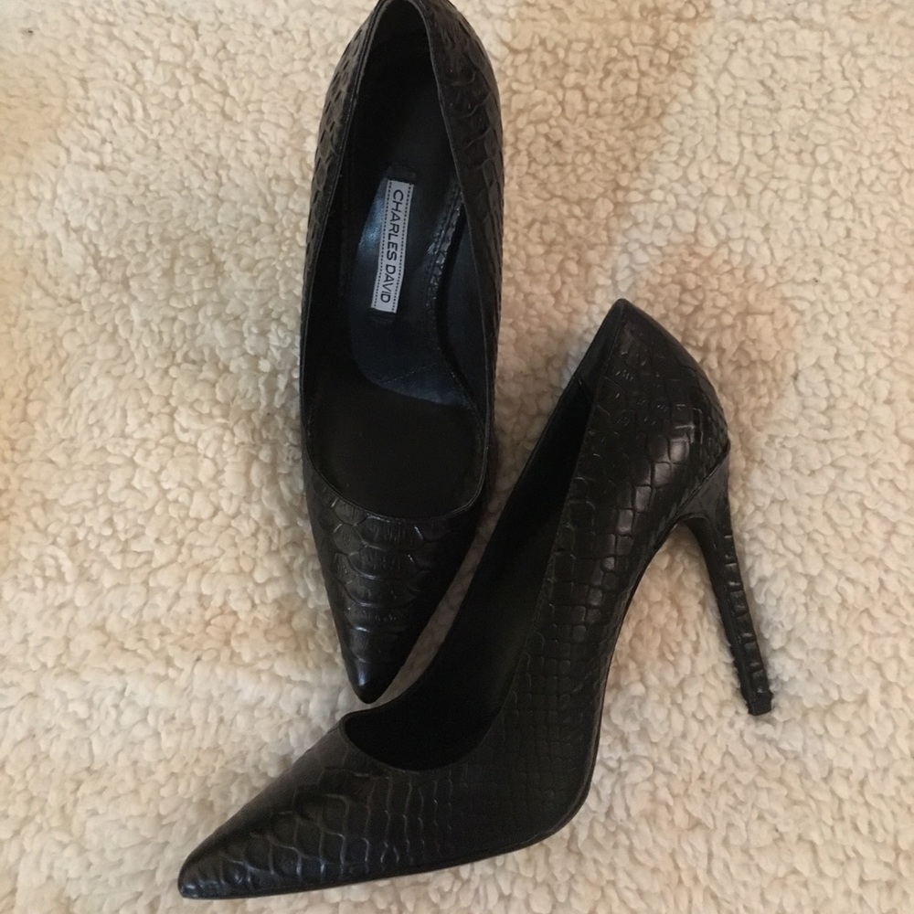 Charles David black leather pumps