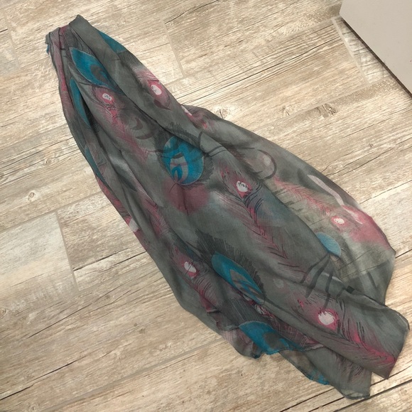 Accessories - Pretty peacock scarf