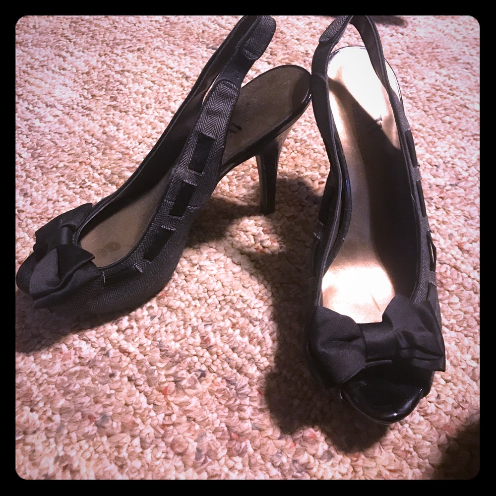 Grey tweed peep toe heels