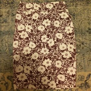 Maroon/white flowered pencil skirt.