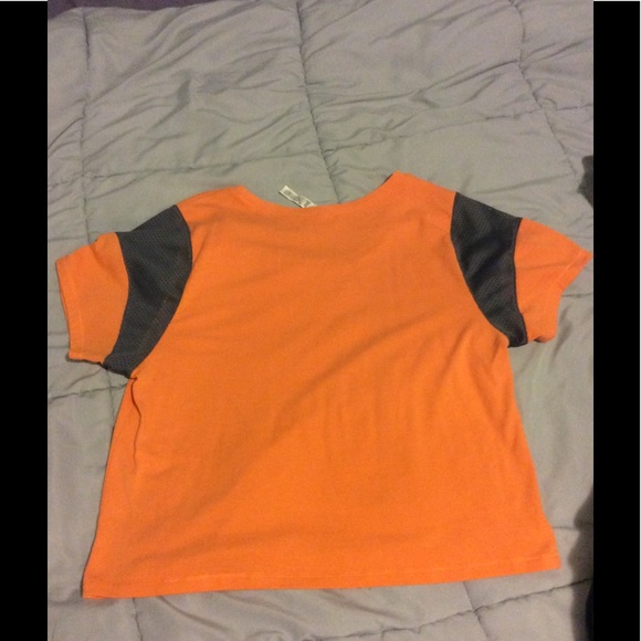 Under Amore cropped shirt - Picture 2 of 2