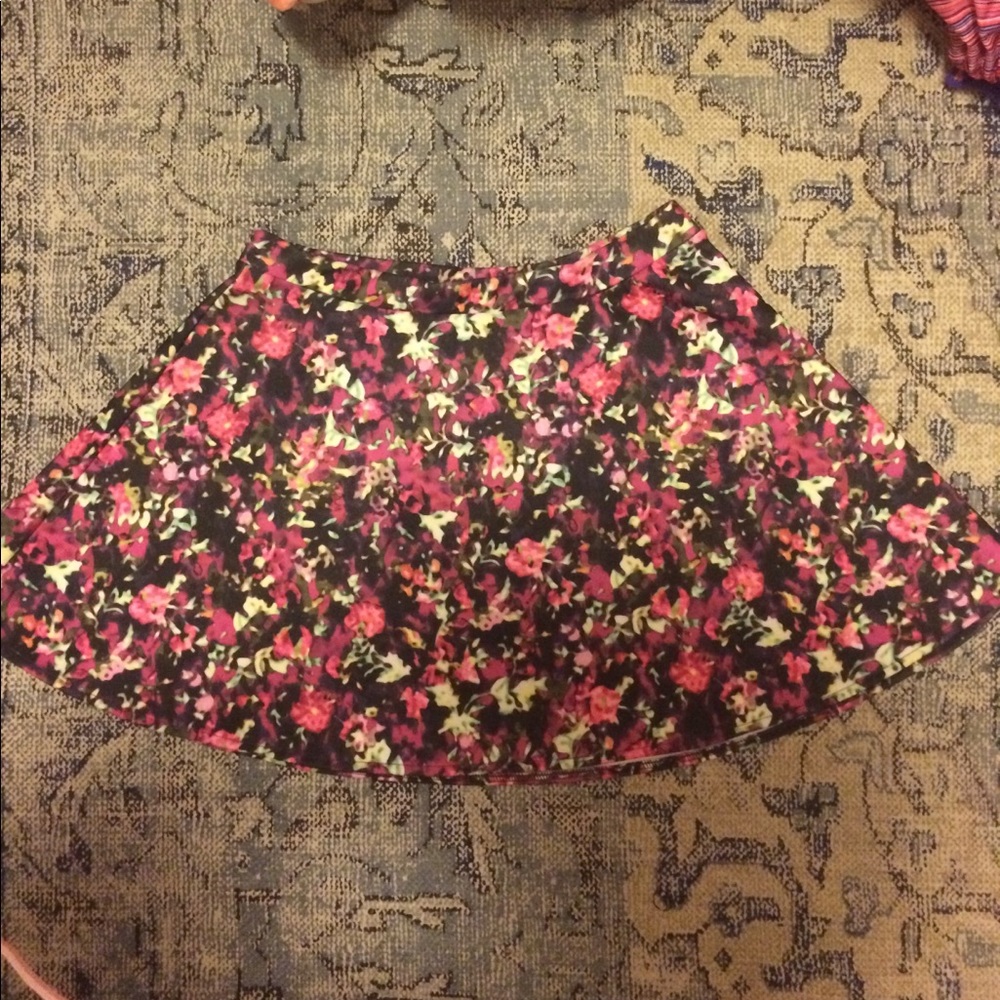 Short, multicolored skater skirt.