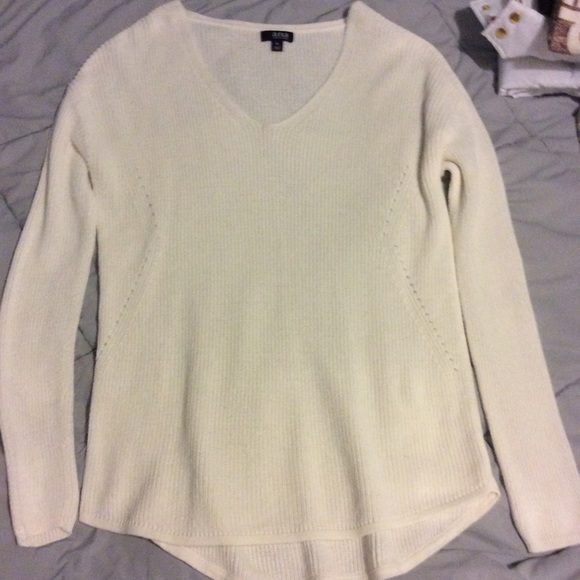 White meet sweater shirt - Picture 2 of 2