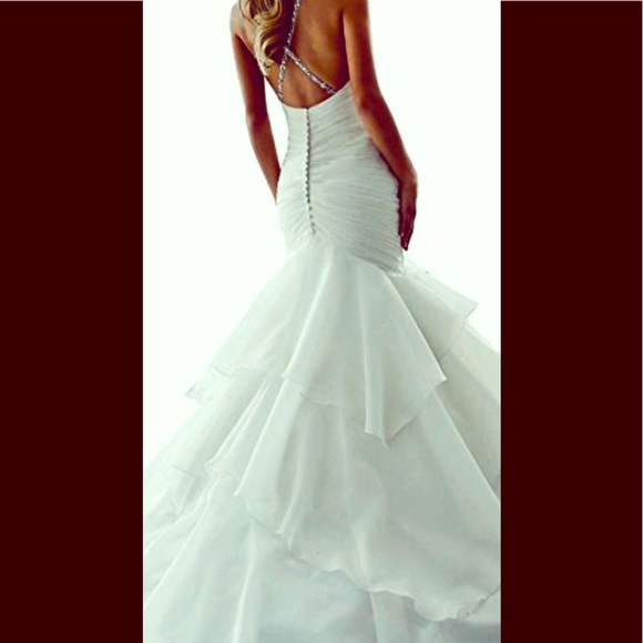 New without tags wedding dress. Never worn - Picture 2 of 7