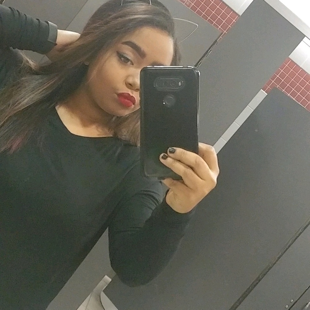 Meet your Posher, Alexis