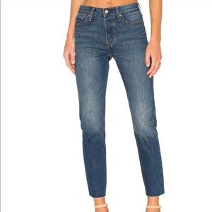 Levi NWOT wedgie jean!!