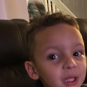 Meet your Posher, Efrain