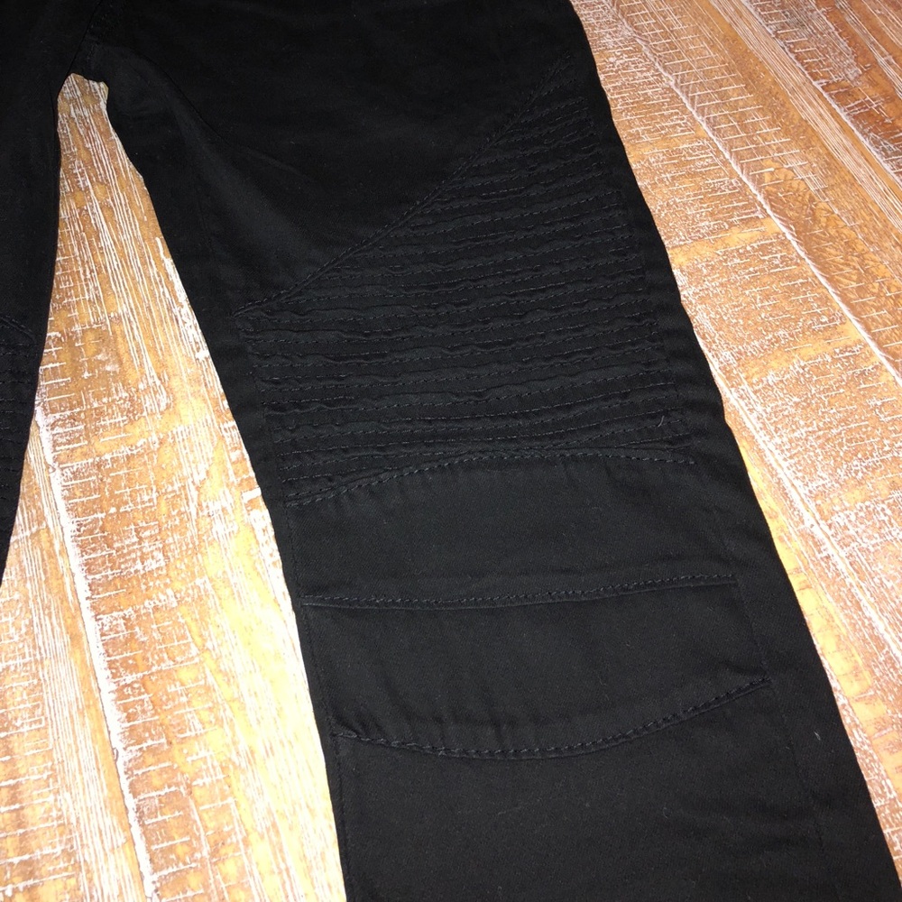 Black skinny pants