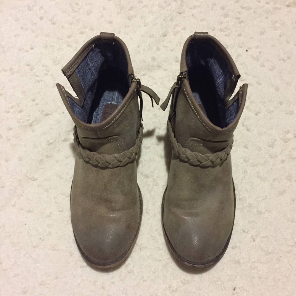 Roxy taupe ankle boots