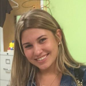 Meet your Posher, Julissa