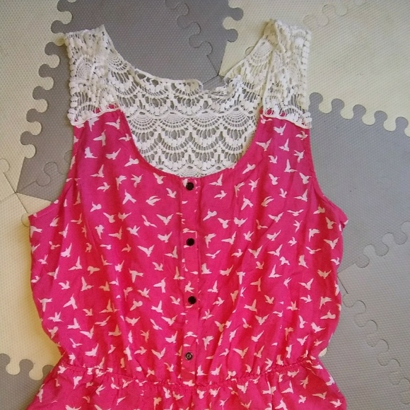 🇺🇸Coral and Crochet Ivory Romper - Picture 2 of 3