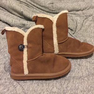 Brown winter boots