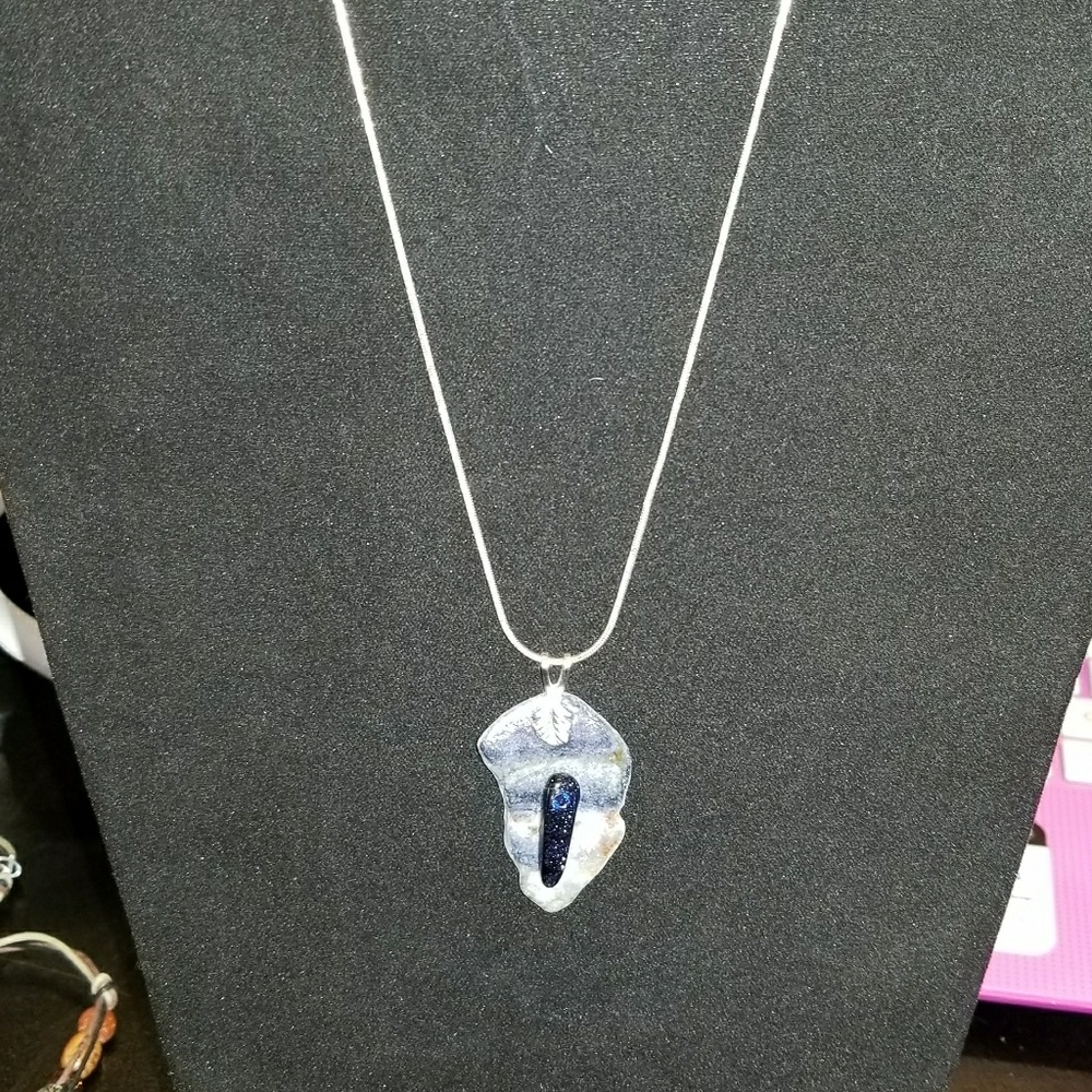 Handmade Shell Necklace - Picture 2 of 2