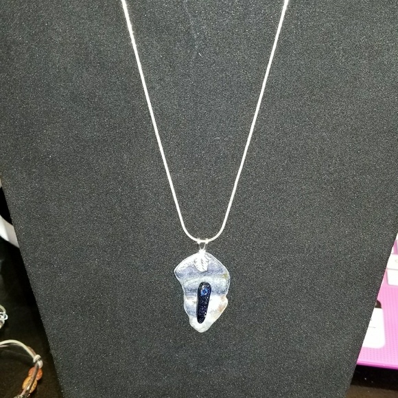 Handmade Shell Necklace - Picture 2 of 2