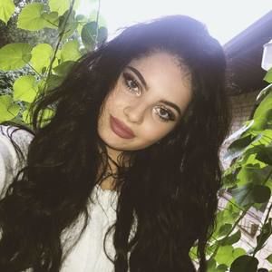 Meet your Posher, Brooke