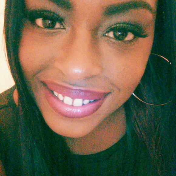 Meet your Posher, Dania - Picture 1 of 1