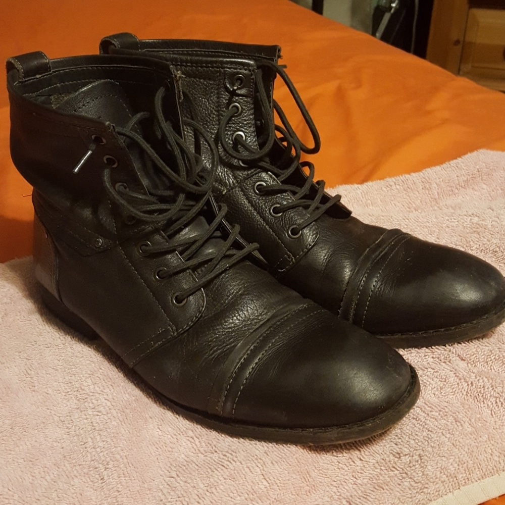 Guess mens black leather boots