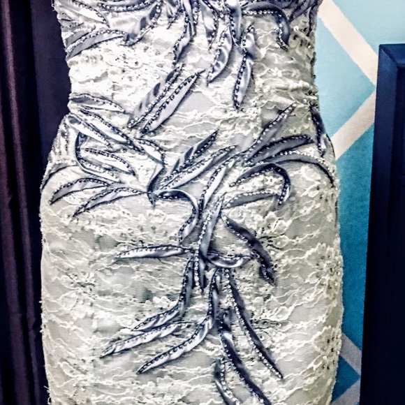 Worn once prom dress. Size 4/5 - Picture 3 of 3