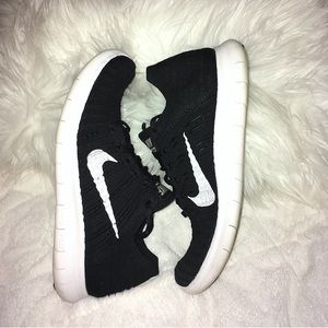 NIKE FREE RN FLYKNITS