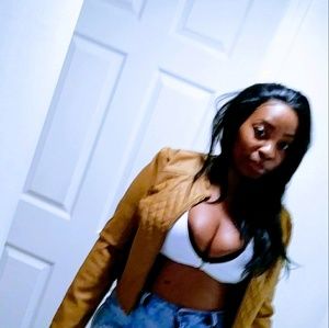 Meet your Posher, Fay