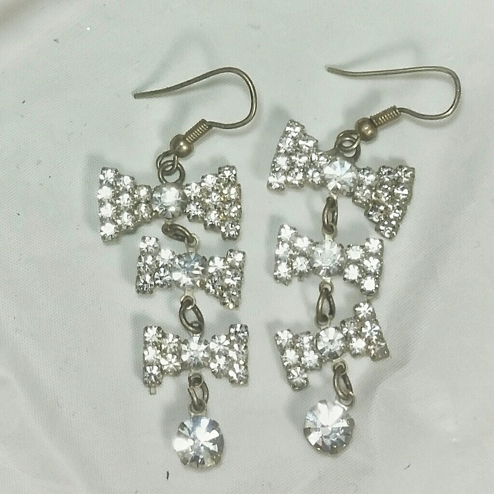 TRUE VINTAGE RHINESTONE & POT METAL EARRINGS