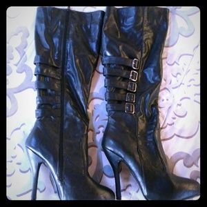 Black sexy boot, great condition