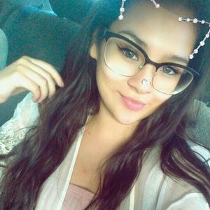 Meet your Posher, Alexandra