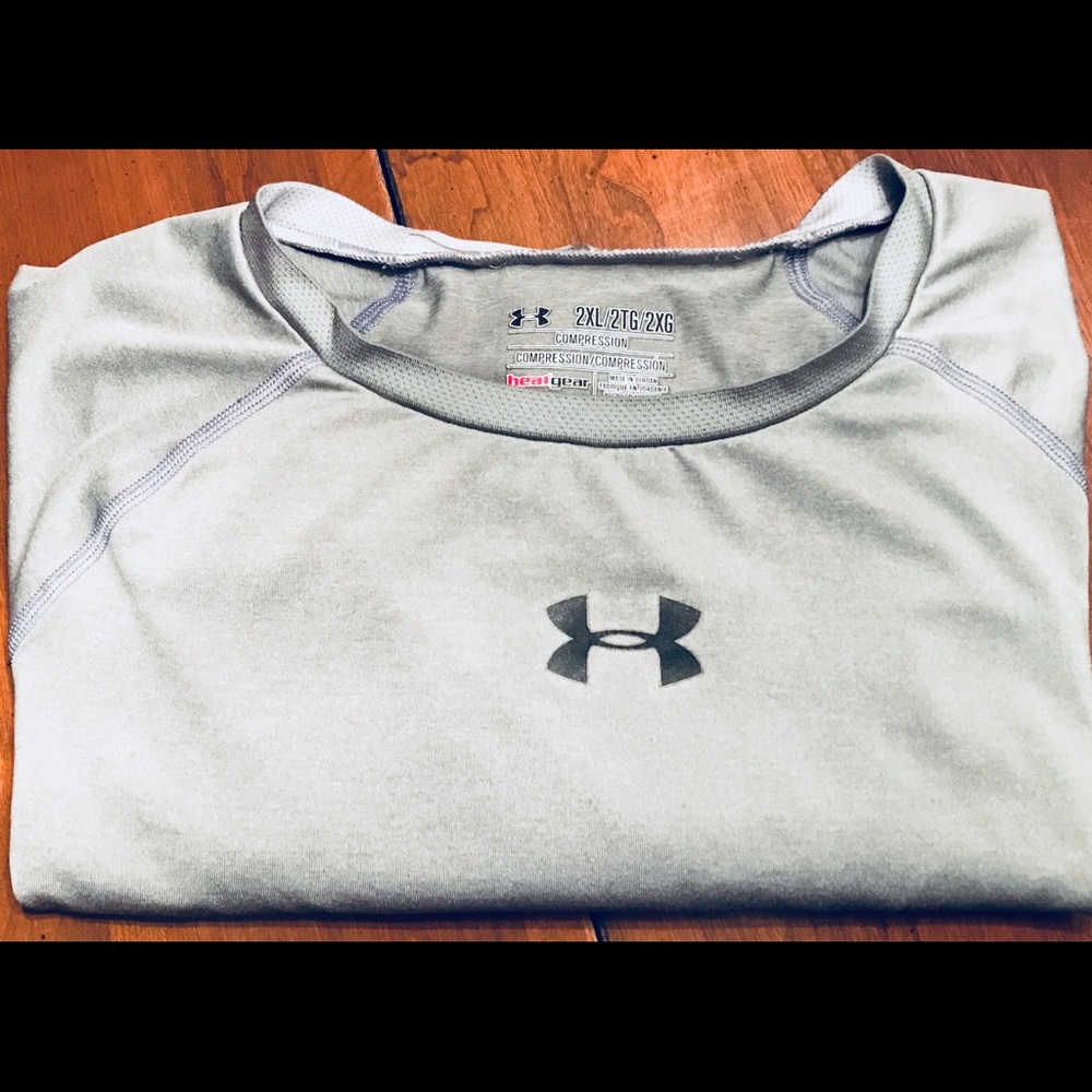 UNDER ARMOUR - Short Sleeve Compression Shirt