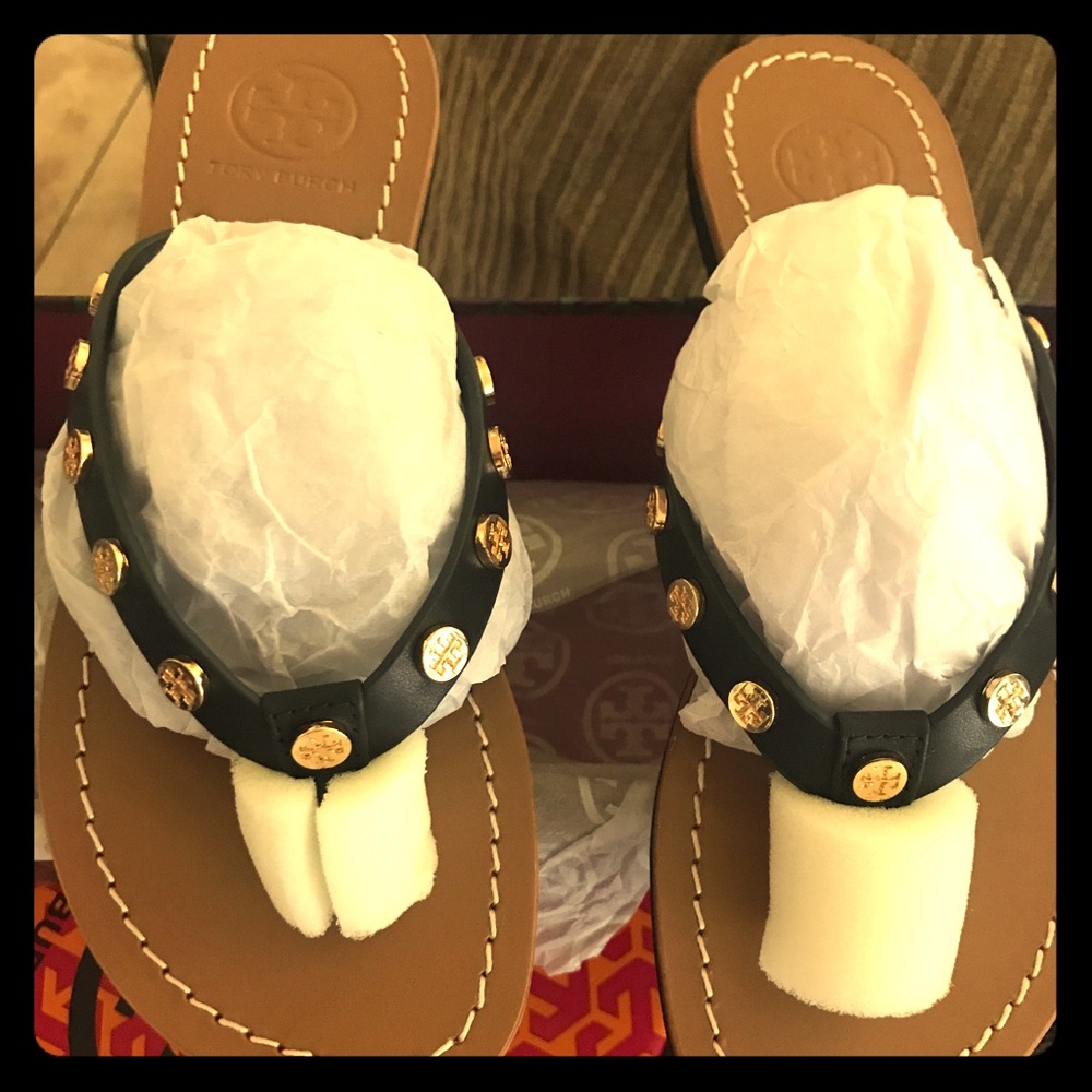 SOLD!!!!!!!Tory BURCH flip flops size 6