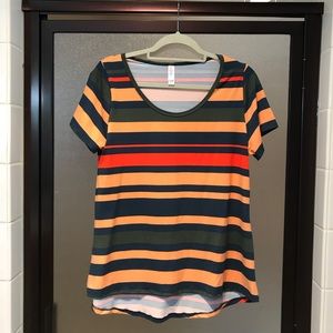 EUC LuLaRoe, Classic Tee