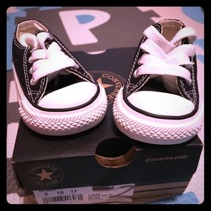 Converse low top baby shoes