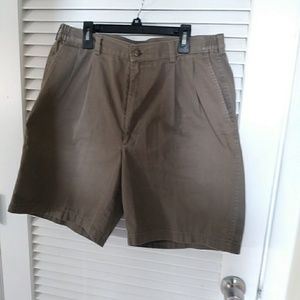 HAGGAR MAN'S SHORT PANTS