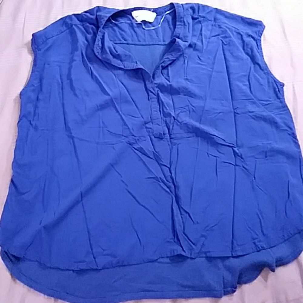 Two by Vince Camuto Shirt❄️