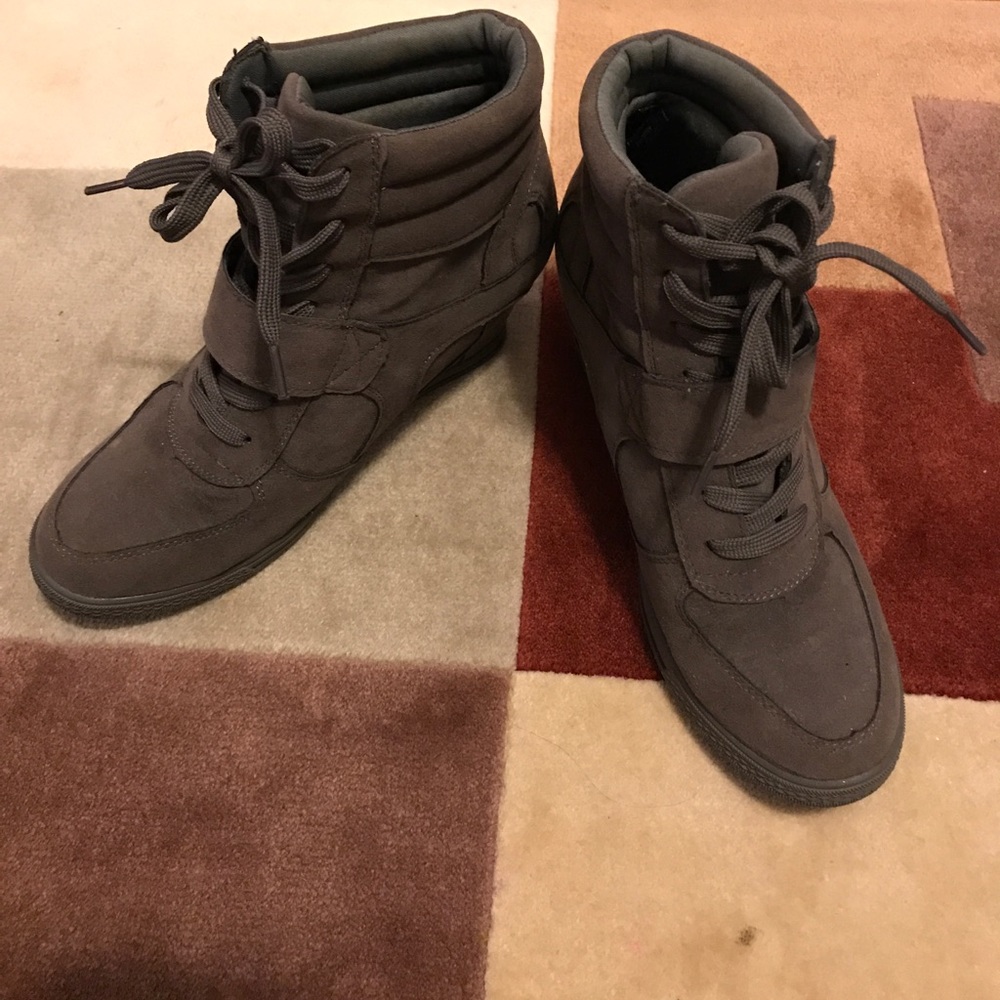 Wedge sneakers