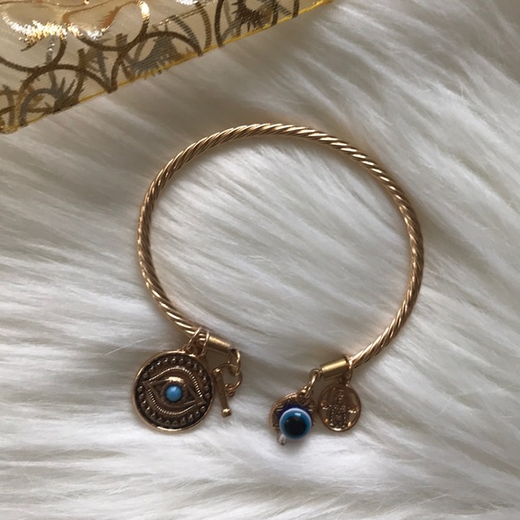 Evil Eye Hamsa Bracelet - Charm Fashion Jewelry - Picture 4 of 5
