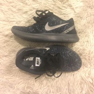 🎉MovingSale🎉 Black Nike Frees