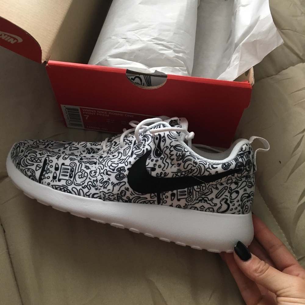 Women's Nike Roshe 7