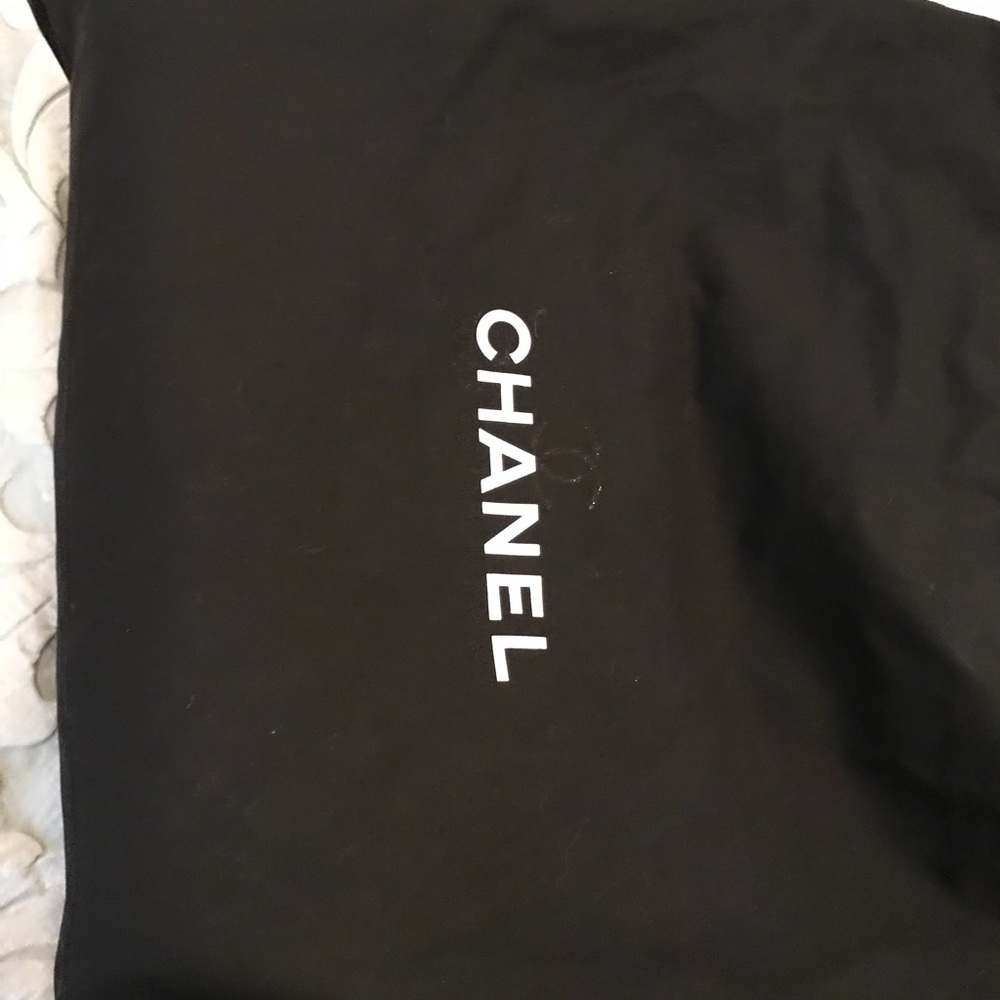 Chanel - Picture 3 of 5