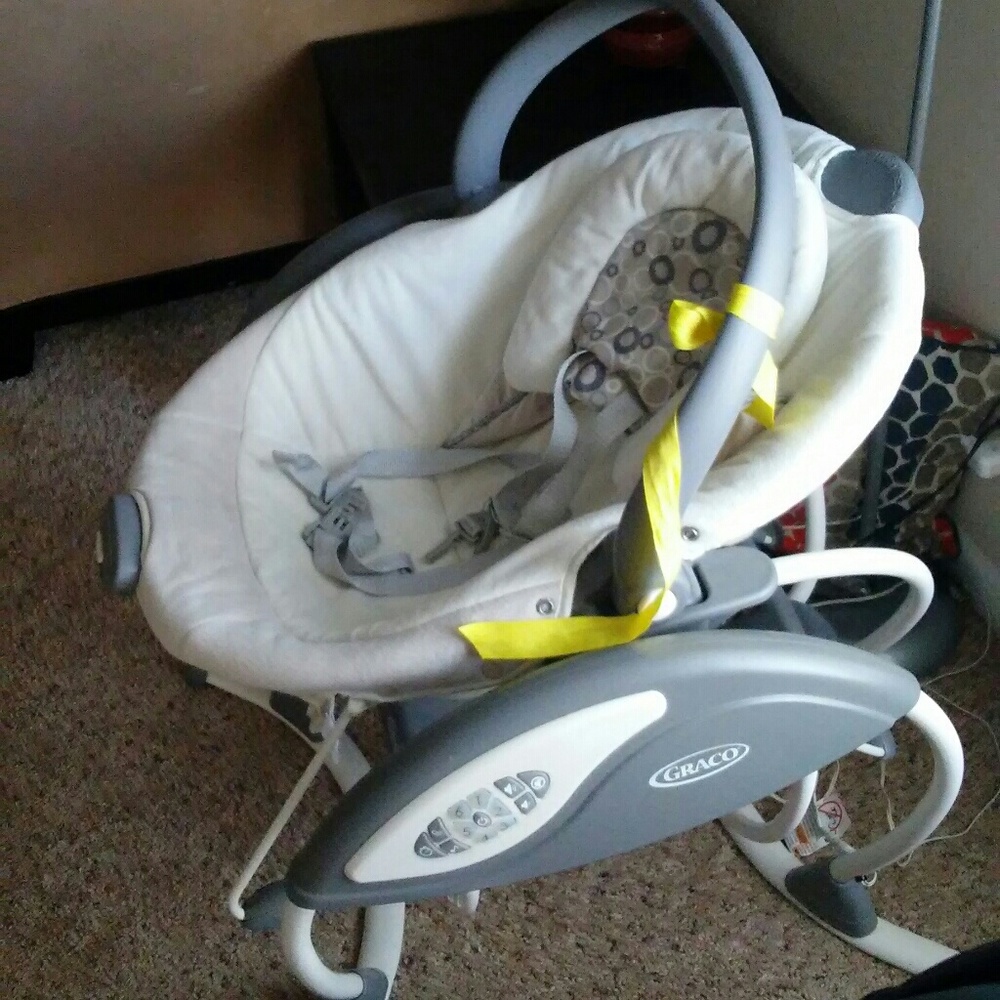 Infant Glider Swing-Local pickup only - SoFlo