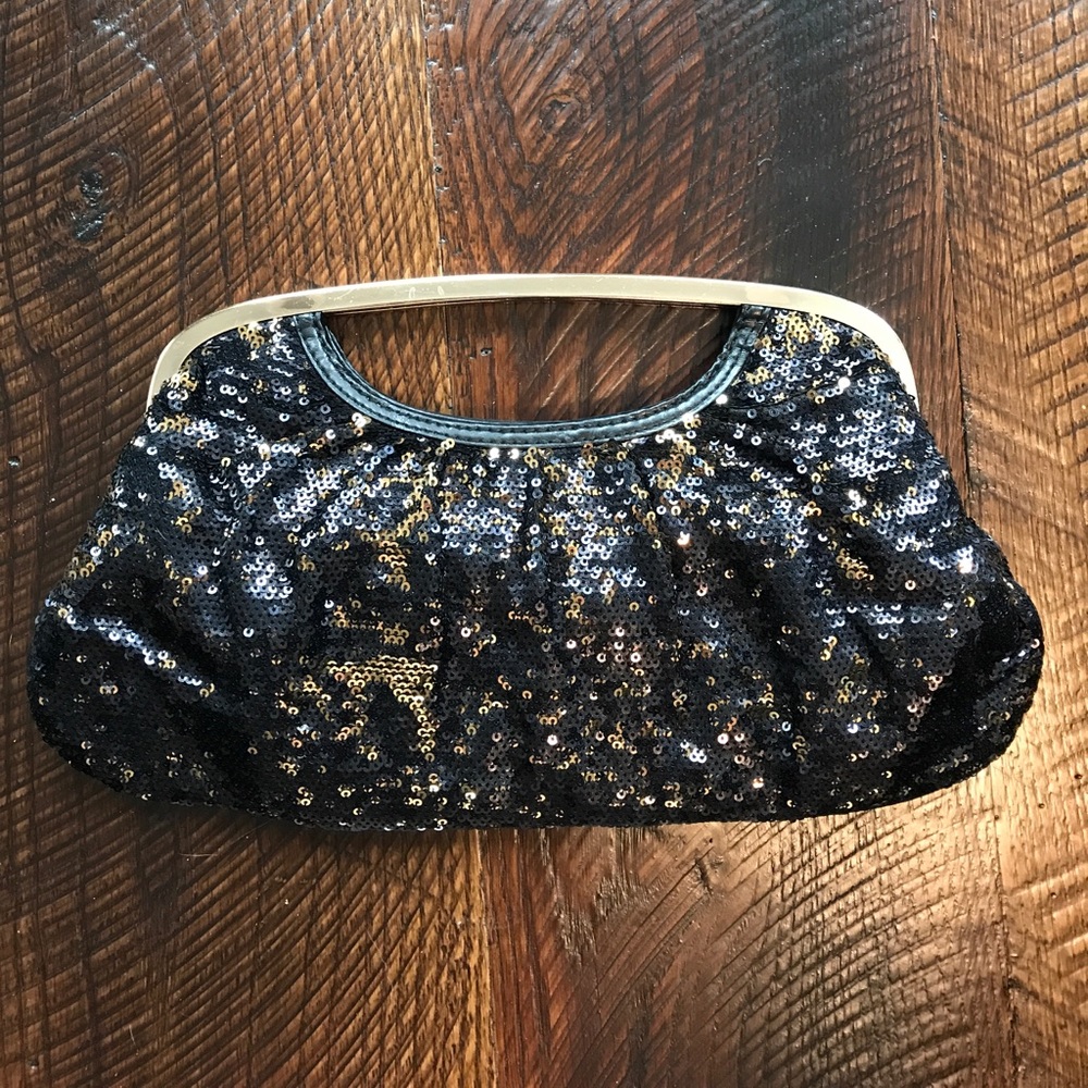 Sequin clutch